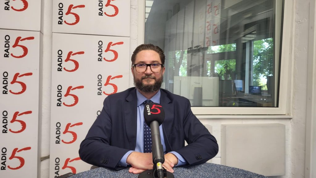 51fda986 82a7 41a1 a9fd 1ec4f9b5e3fb