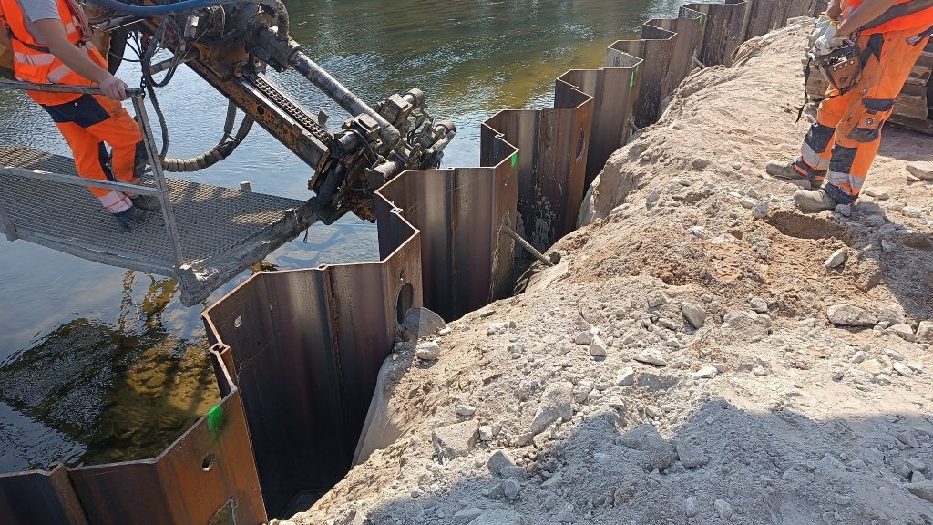 Umacniają brzegi Pisy 1 540992351 755075960776598 7170314082328307860 n crop