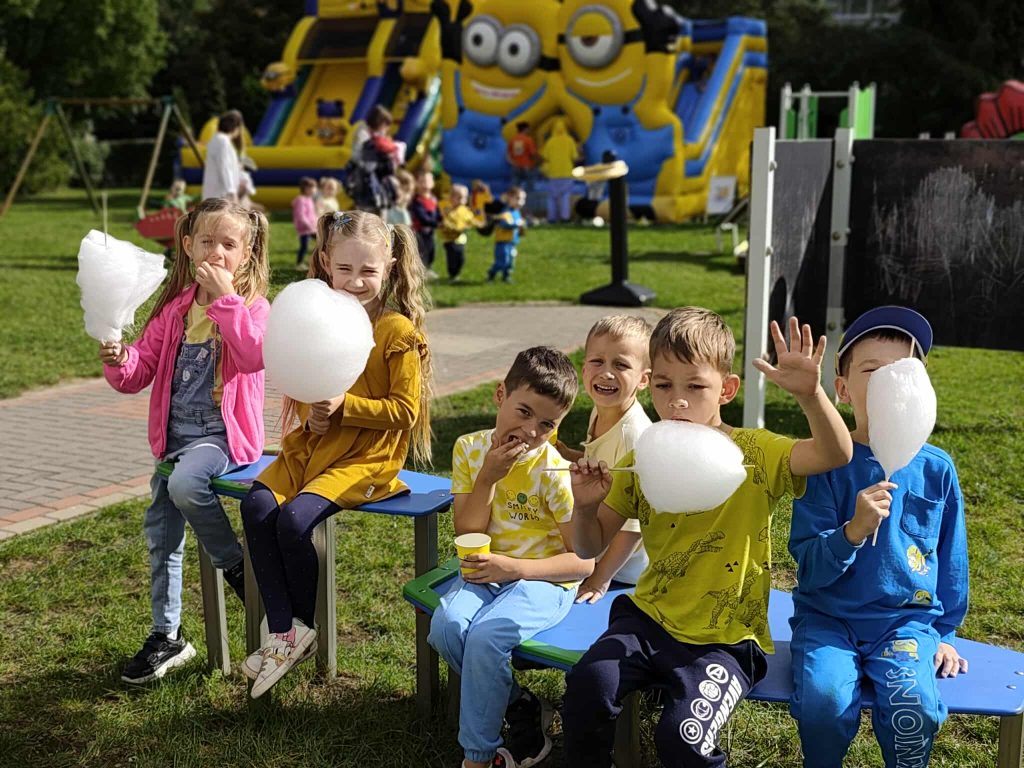 Żółto-niebieskie święto przedszkolaka 7 551330369 1015867697239017 4094033022227461630 n