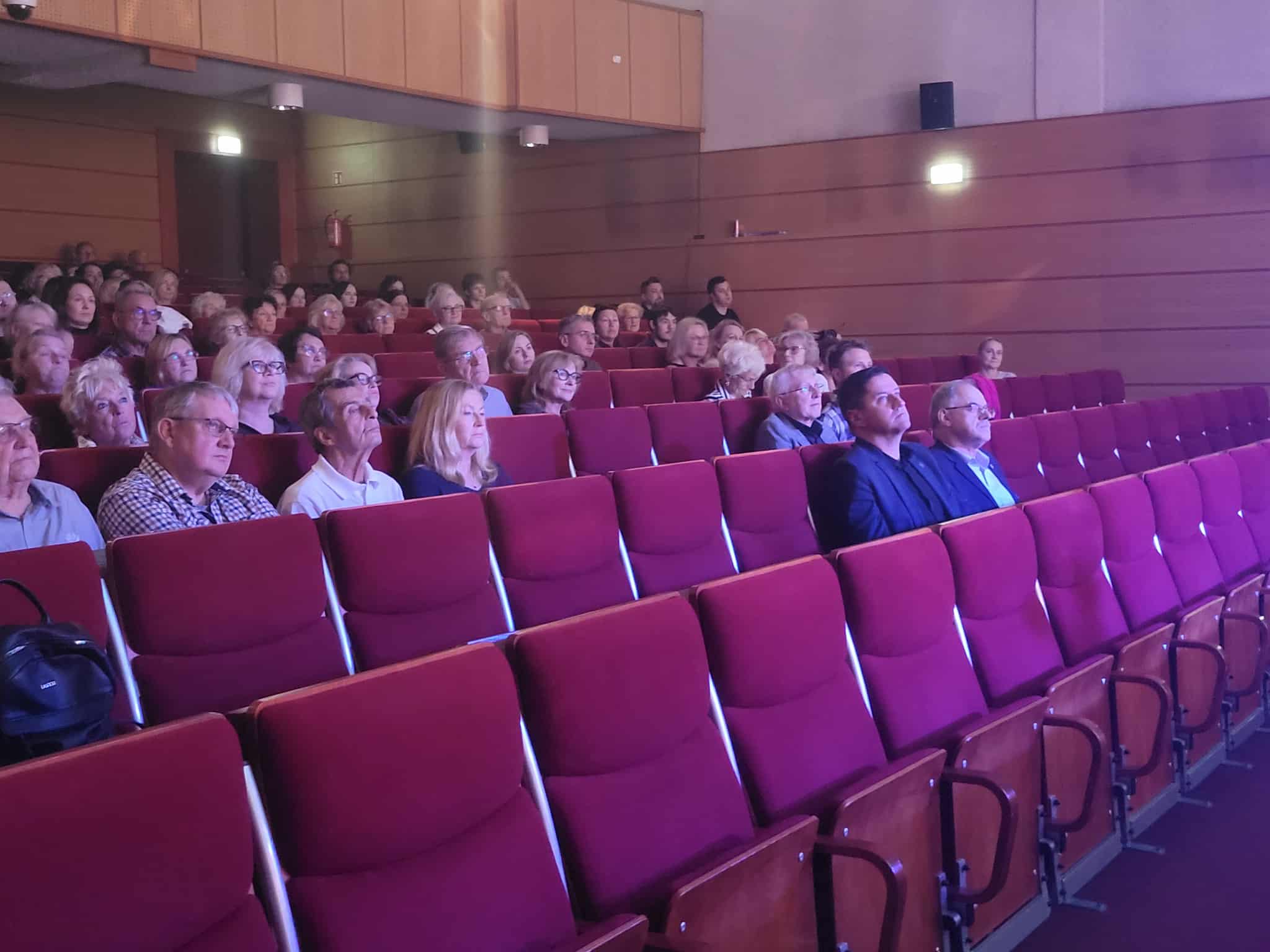 9353f4c4 7f83 4d35 a58e d0c3e76e3e5d