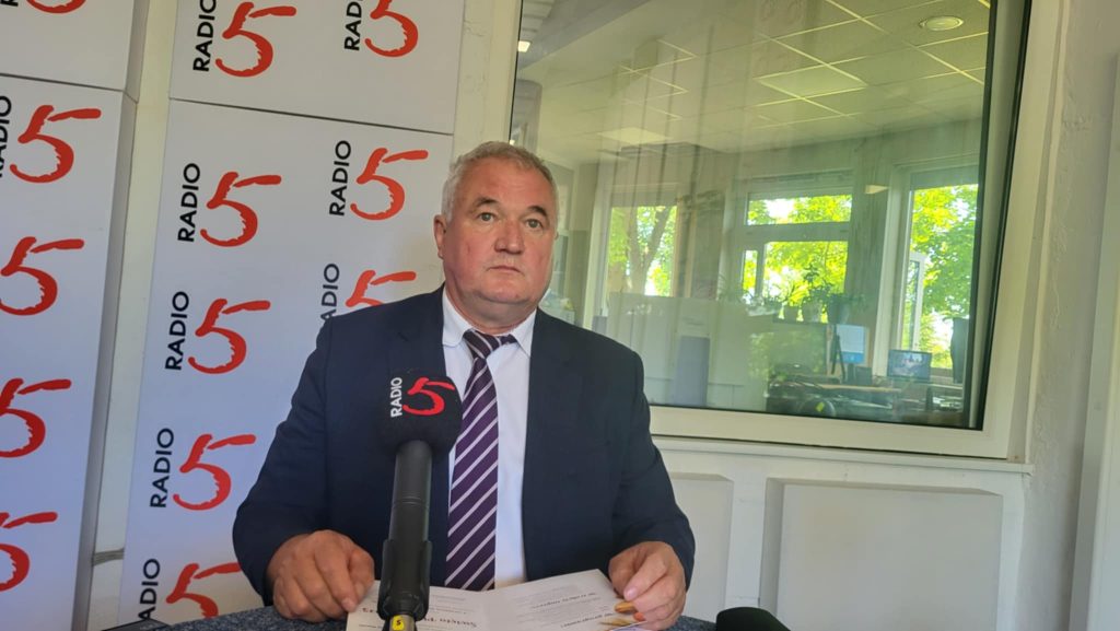 9c036569 a231 44e5 9fba 5911d2a3bc11