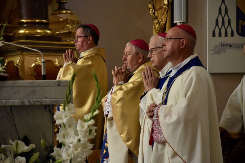 Uroczystości 50-lecia koronacji Cudownej Figury Matki Boskiej Sejneńskiej 40 DSC8652