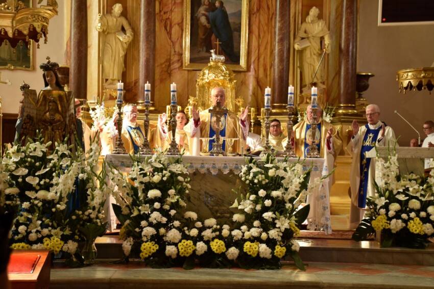 Uroczystości 50-lecia koronacji Cudownej Figury Matki Boskiej Sejneńskiej 19 DSC8734