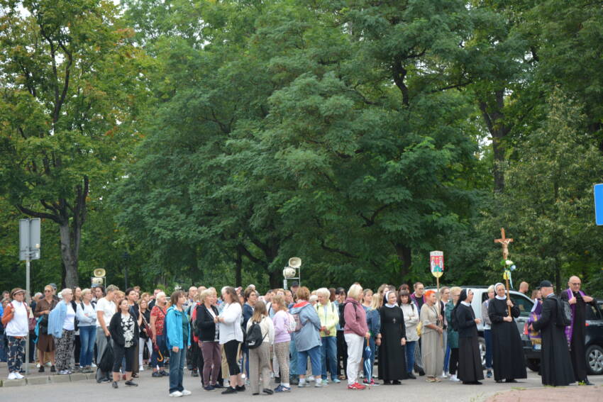 Około 800 pątników ruszyło do Żylin 2 DSC 2390