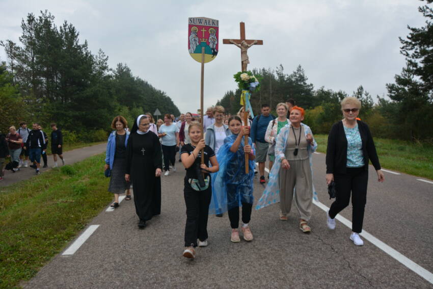 Około 800 pątników ruszyło do Żylin 8 DSC 2485