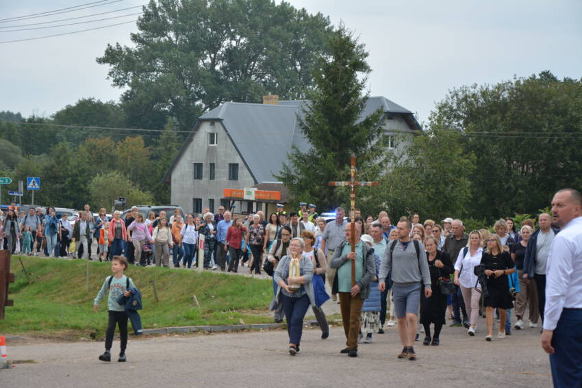 Około 800 pątników ruszyło do Żylin 15 DSC 2596