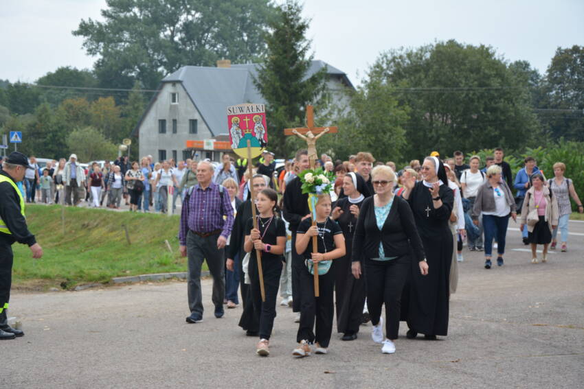 Około 800 pątników ruszyło do Żylin 16 DSC 2619 1