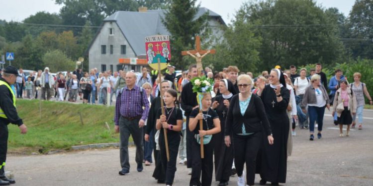Około 800 pątników ruszyło do Żylin 1 DSC 2619