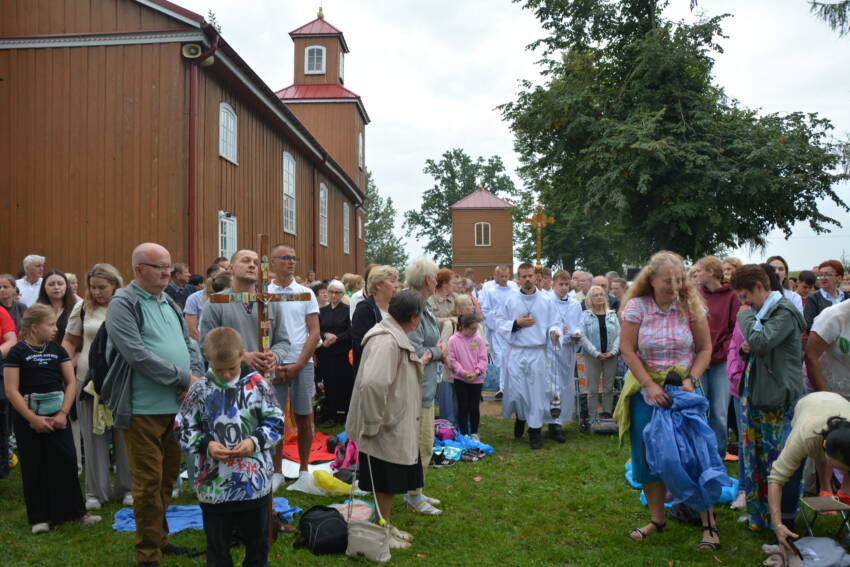 Około 800 pątników ruszyło do Żylin 17 DSC 2648