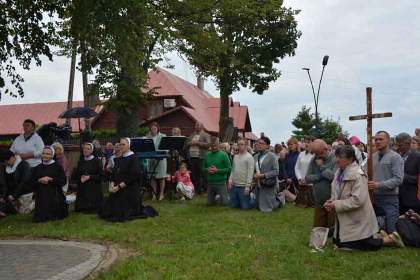 Około 800 pątników ruszyło do Żylin 22 DSC 2748