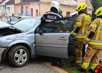 Wjechał samochodem w Urząd Miasta 7 KPP Grajewo