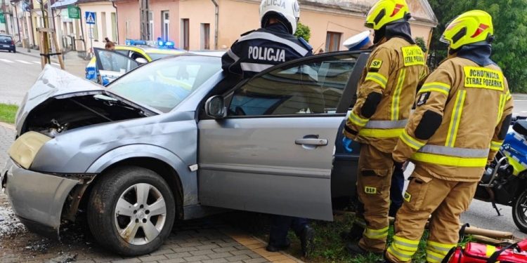 Wjechał samochodem w Urząd Miasta 1 KPP Grajewo