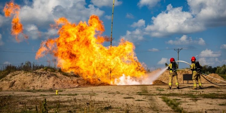 Strażacy ćwiczyli, jak bezpiecznie działać w sytuacji zdarzeń z gazem płynnym 1 Zdj. mł.asp. Łukasz Rutkowski KP PSP Ełk