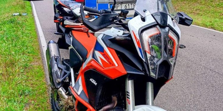 Zderzenie motocyklisty z dziką zwierzyną na trasie Ukta-Mikołajki 1 zdj. KPP w Piszu