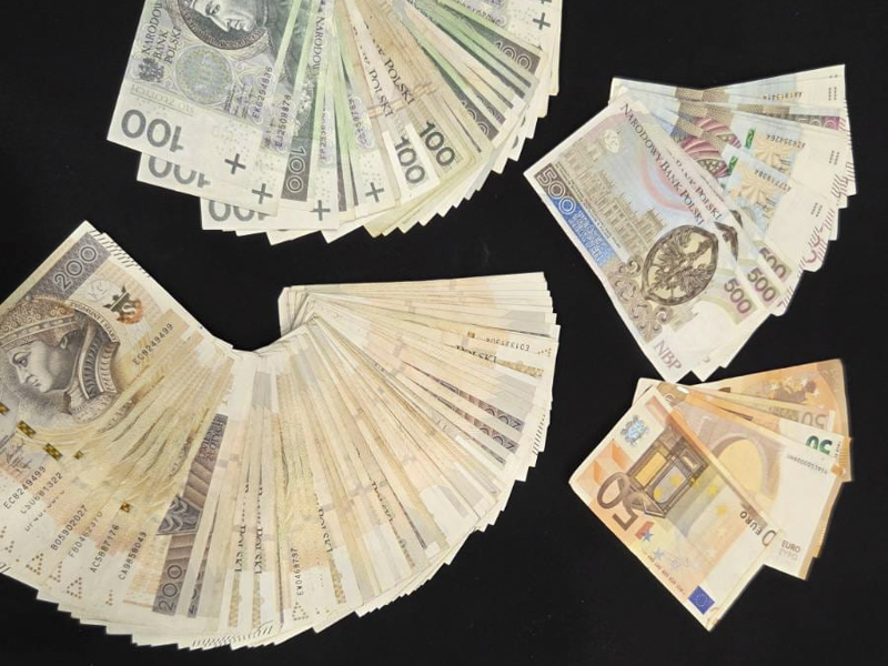 Przechwycili ponad 16 kilogramów narkotyków 4 zatrzymanie 6