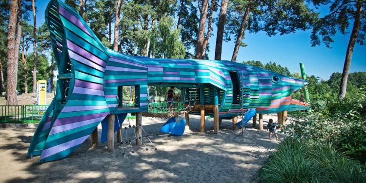 Ekologiczny plac zabaw powstanie w Giżycku. Podpisano już umowę 1 zdj. Fundacja Ochrony Wielkich Jezior Mazurskich