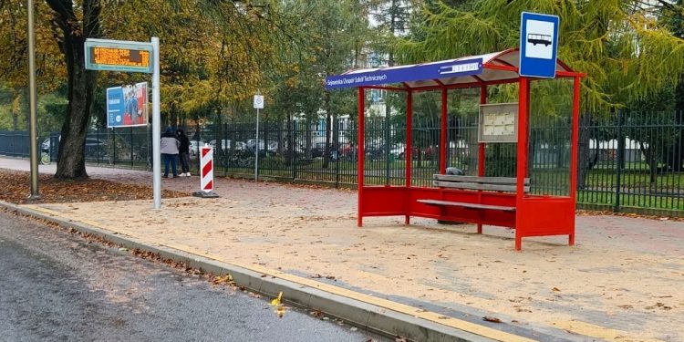 Nowe wiaty przystankowe na ulicy Sejneńskiej 1 Zarząd Dróg i Zieleni w Suwałkach