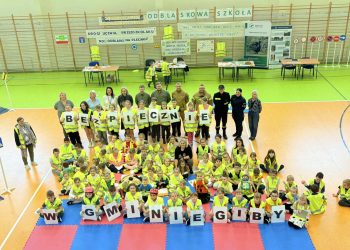 Kamizelki odblaskowe i gadżety otrzymali uczniowie Szkoły Podstawowej w Gibach 3 bb95fcd5 469f 494a 8a2d 9c00356a92bb