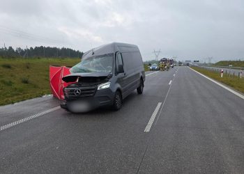 Zderzenie busa z lawetą. Jedna osoba nie żyje 9 Fot. KPP Ełk