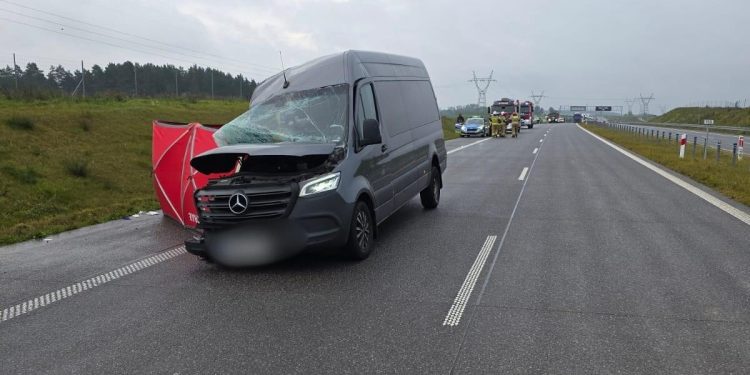 Zderzenie busa z lawetą. Jedna osoba nie żyje 1 Fot. KPP Ełk