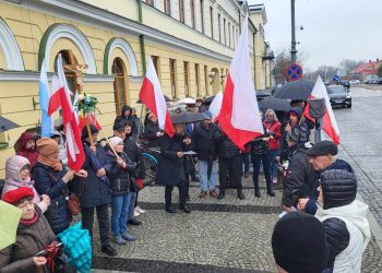 Uchwała ws. cudzoziemców - czy będzie ciąg dalszy? 3 26 03 protest przeciwko Centrum Integracji Cudzoziemcow 1