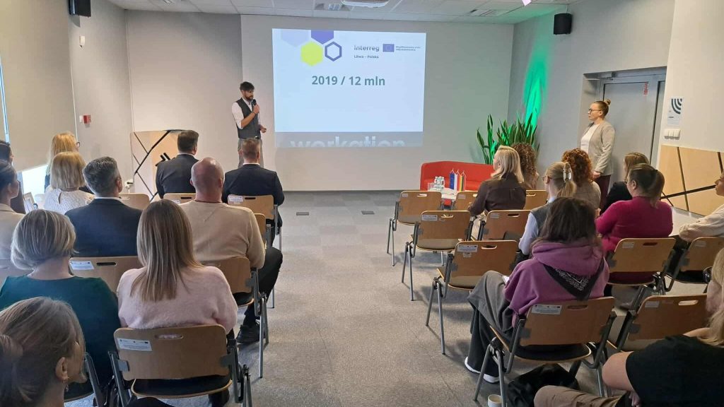 447060863f94b136d64085aa51d479fe crop