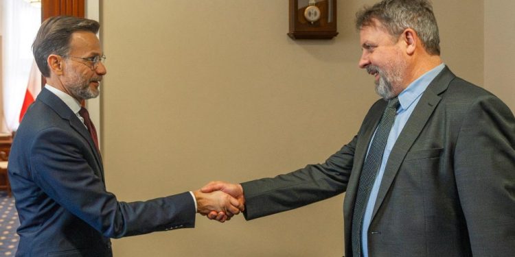 Wojewoda spotkał się z konsulem 1 PUW