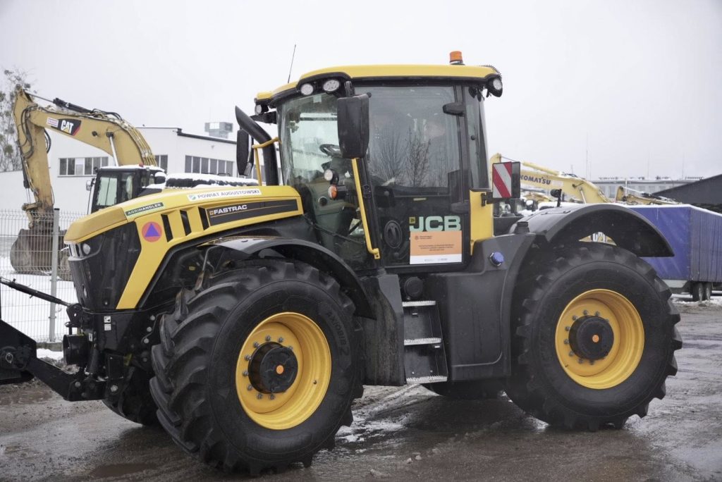 Nowy ciągnik wzmocni obronę cywilną powiatu 1 589771748 840530232013918 2016762354279623336 n