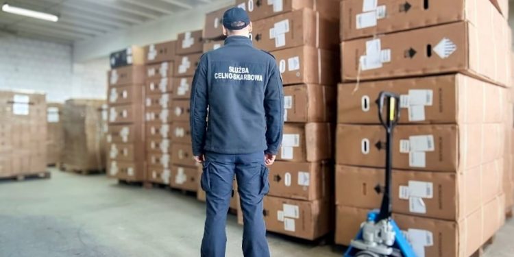 KAS rozbiła nielegalny handel e-rowerami i hulajnogami 1 źródło; Podlaska Krajowa Administracja Skarbowa