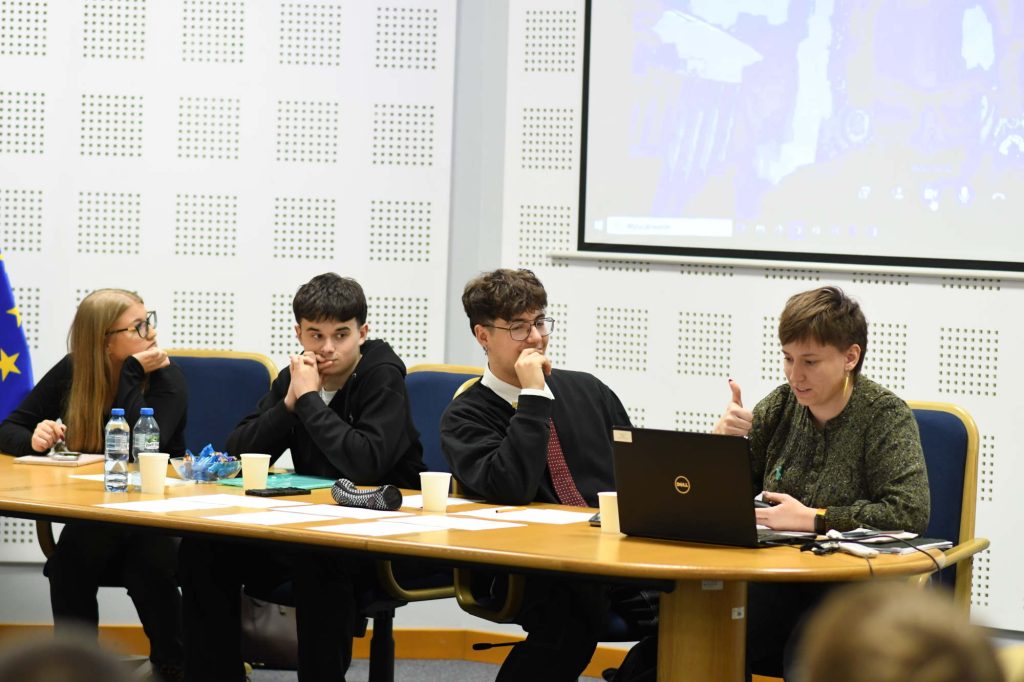 Młodzi rozmawiali o przyszłości Suwałk 5 DSC 0581