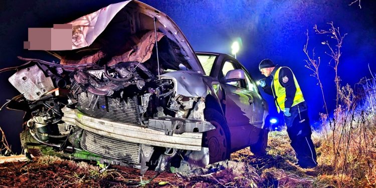 Auto było rozbite i puste 1 Fot. KPP Gołdap