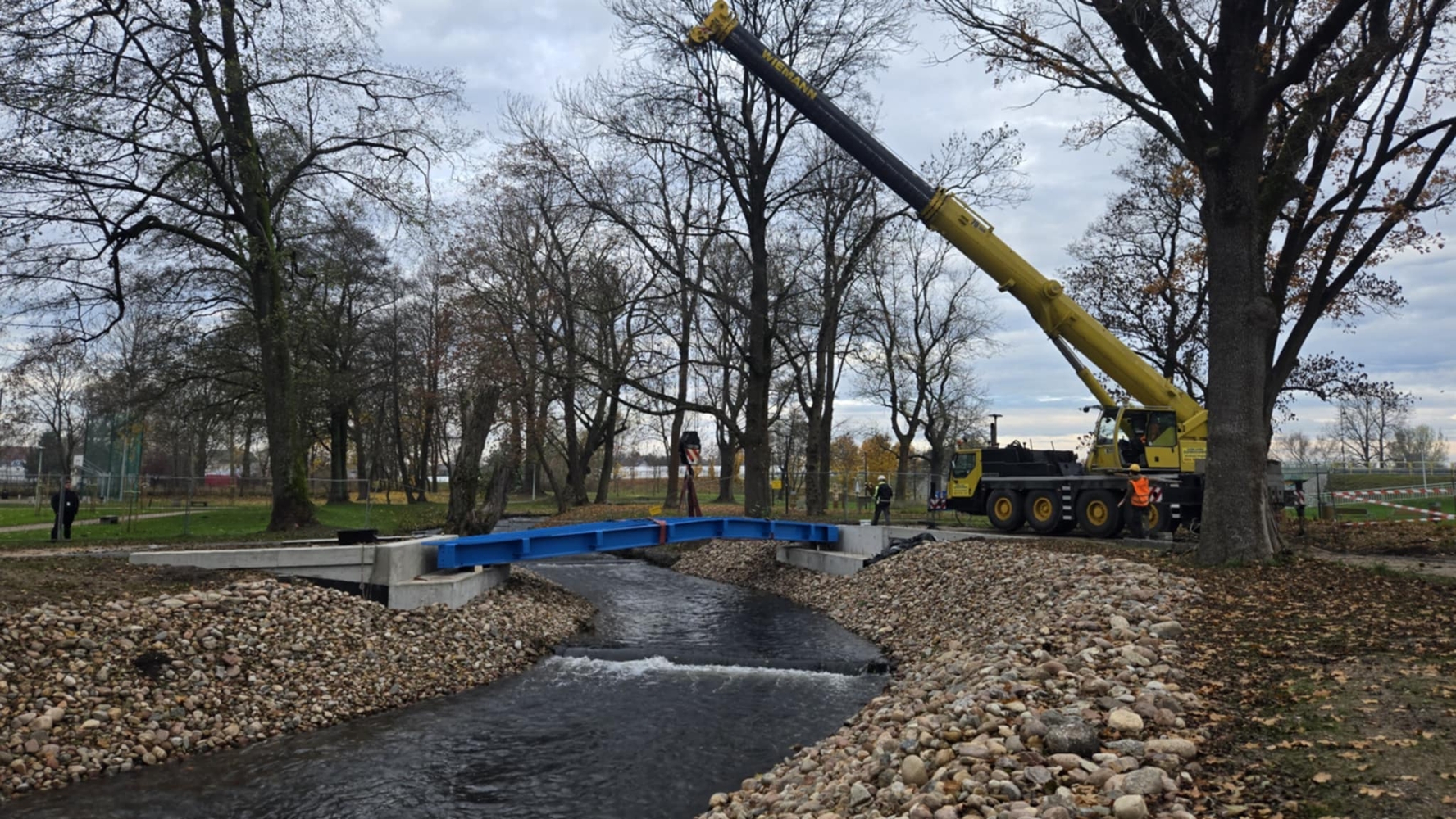 Kładka nad Czarną Hańczą nabiera kształtów 2 Kladka nad Czarna Hancza 2f0457f8 7ae7 4176 898c 487613ad2594