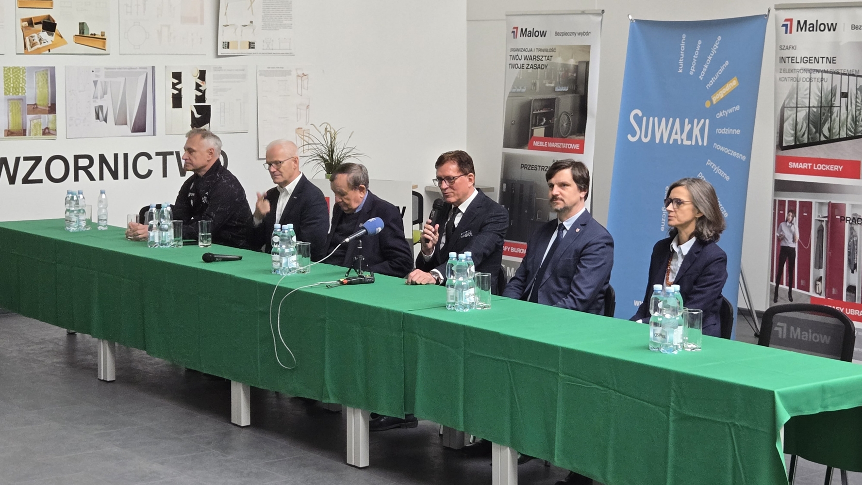 Prezentacja zawodników SKB 11 Prezentacja zwodnikow SKB Suwalkicacb200e 83ff 4931 98f0 c2af5195e19d