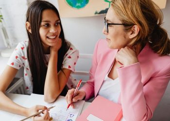 Dlaczego polscy uczniowie szukają pomocy naukowej poza szkołą? 6 korepetycje vs platformy edukacyjne