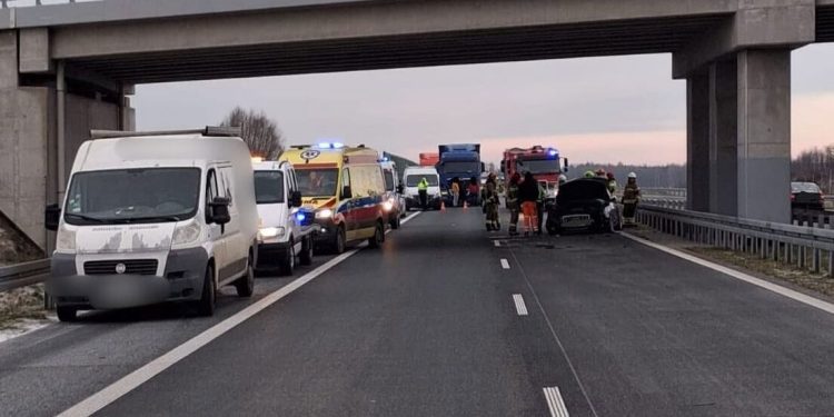 Dwie osoby ranne w wypadku na S61 w gminie Kalinowo 1 Fot. KPP Ełk