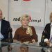 Mikołajkowy Autobus Radia 5 tuż-tuż 10 (Z lewej) Marcin Chilicki, Helena Ćwiek i Katarzyna Żabińska/Fot. Radio 5