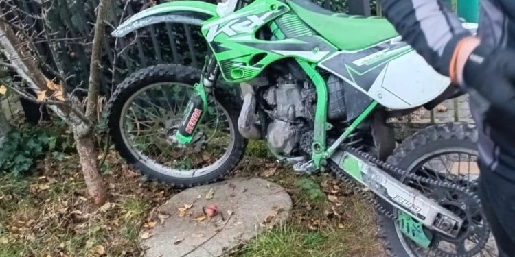 Dzielnicowy zatrzymał motocyklistę bez uprawnień 1 Fot. KPP Ełk