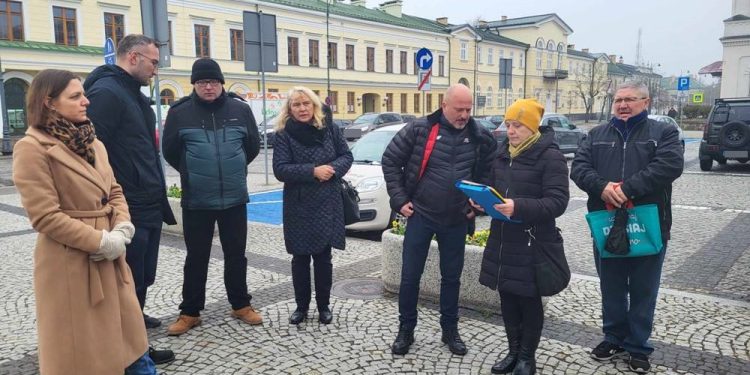 Miał być kompromis, ale uchwała nieważna 1 pro