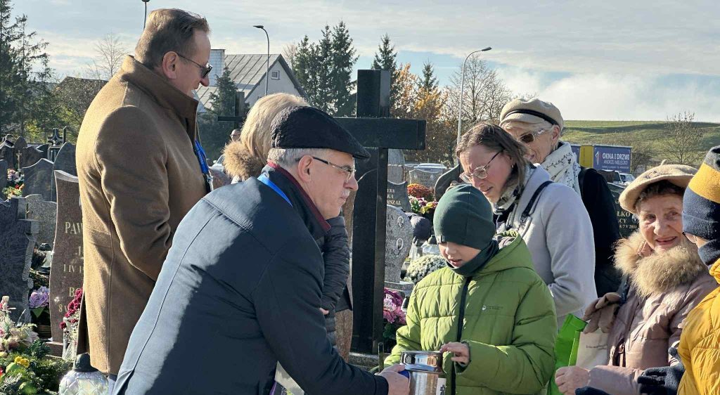Znamy wyniki kwest na cmentarzach w regionie 5 suw