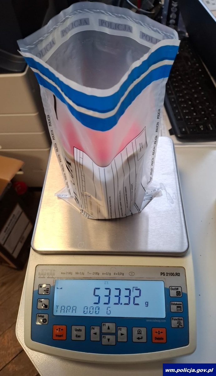 5 kilogramów narkotyków w mieszkaniu. Aresztowano 40-latka 2 zdj. KPP w Gizycku 4