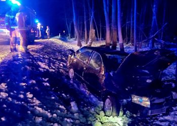 Podróż zakończona w rowie. Kierowca trzeźwieje w areszcie 13 zdj. OSP Orzysz