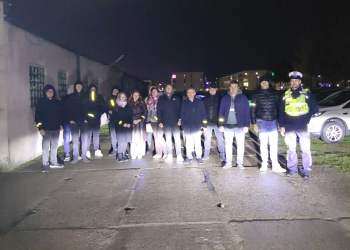 Odblaskowy eksperyment w Suwałkach 2 źródło: KMP Suwałki