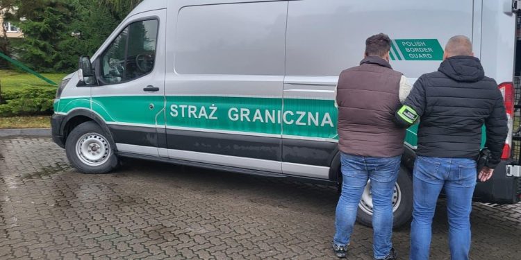 Zatrzymani za pomocnictwo w nielegalnej migracji 1 źódło;POSG