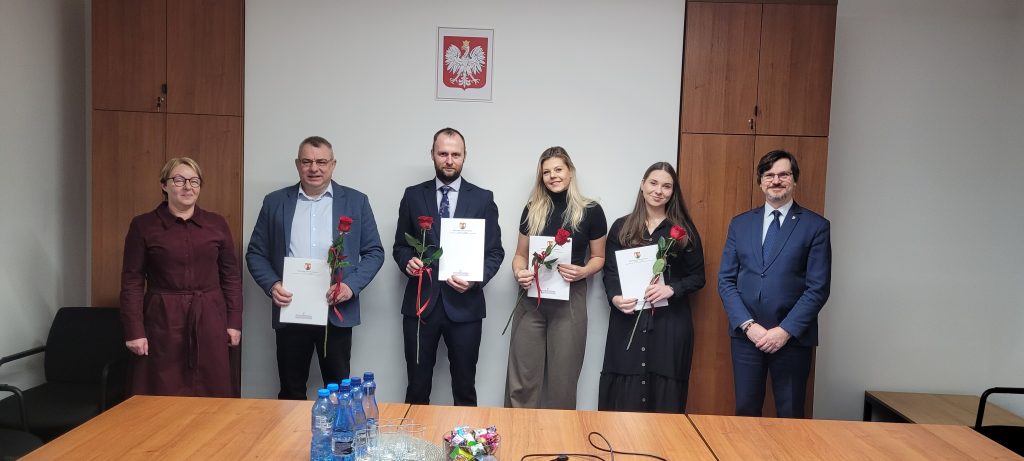 Czterech suwalskich pedagogów z awansem zawodowym 1 20251217 091002