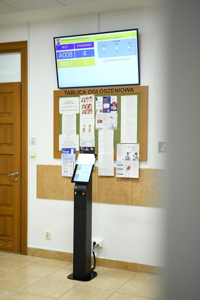 Urząd Miejski w Suwałkach rozszerza system kolejkowy 1 20251218kolejkomat