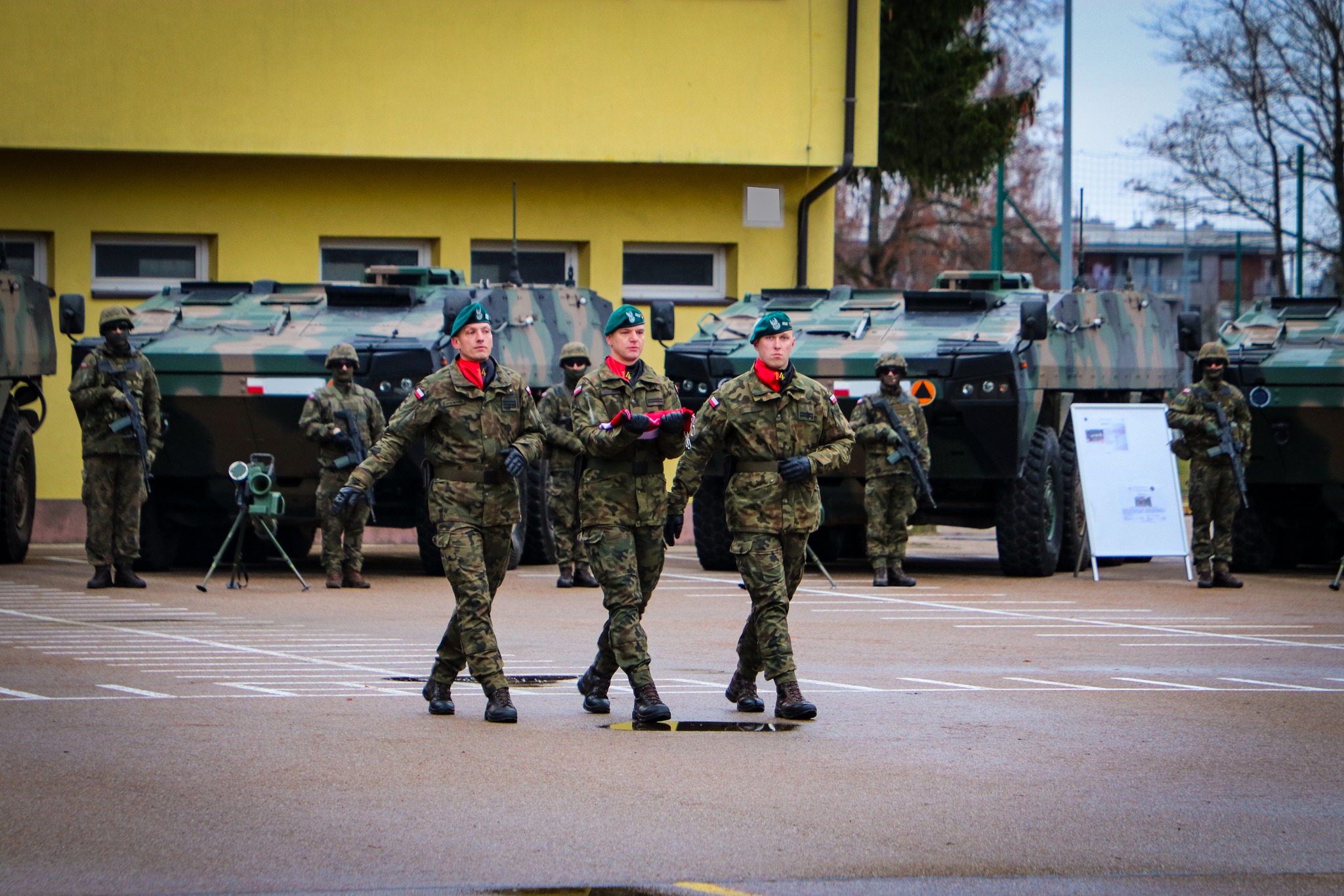 Przysięga żołnierzy 14. Pułku Przeciwpancernego w Suwałkach 2 599901250 1367412318507332 55003210295916982 n