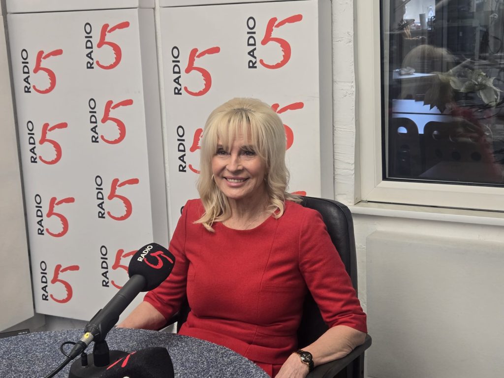 Sylwestrowe trendy: elegancja i klasyka na przełomie roku 17 6c24c38f d59f 4d44 b9e0 e53e7360a2a9