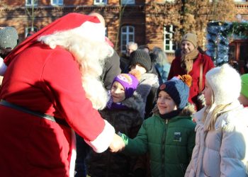 Wspólne ubieranie choinki i Eko Rynek z Sercem 2 zdj. arch., Eko Rynek z Sercem w Ełku