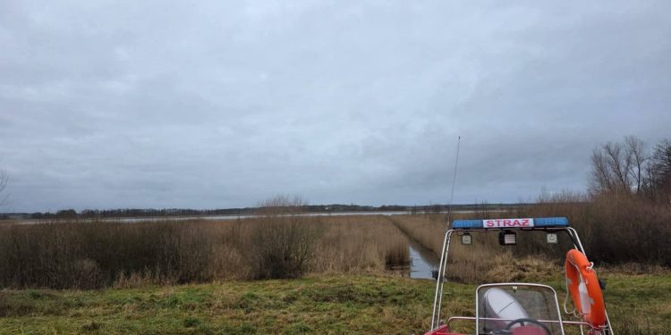 Trwają poszukiwania wędkarza na j.Skomętno 1 FB IMG 17657046236542