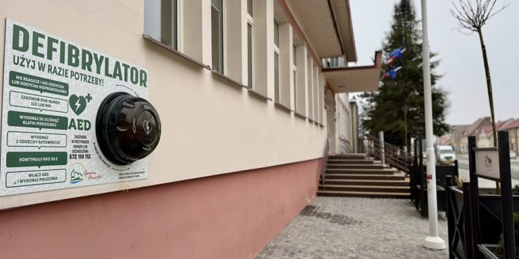 Jest bezpieczniej, zamontowali defibrylator 1 Fot FB Rafal Wilczewski